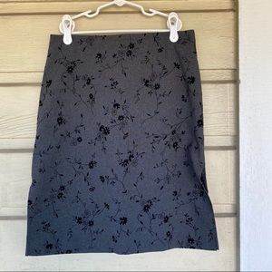 Vintage 90s skirt w/ velvet flowers